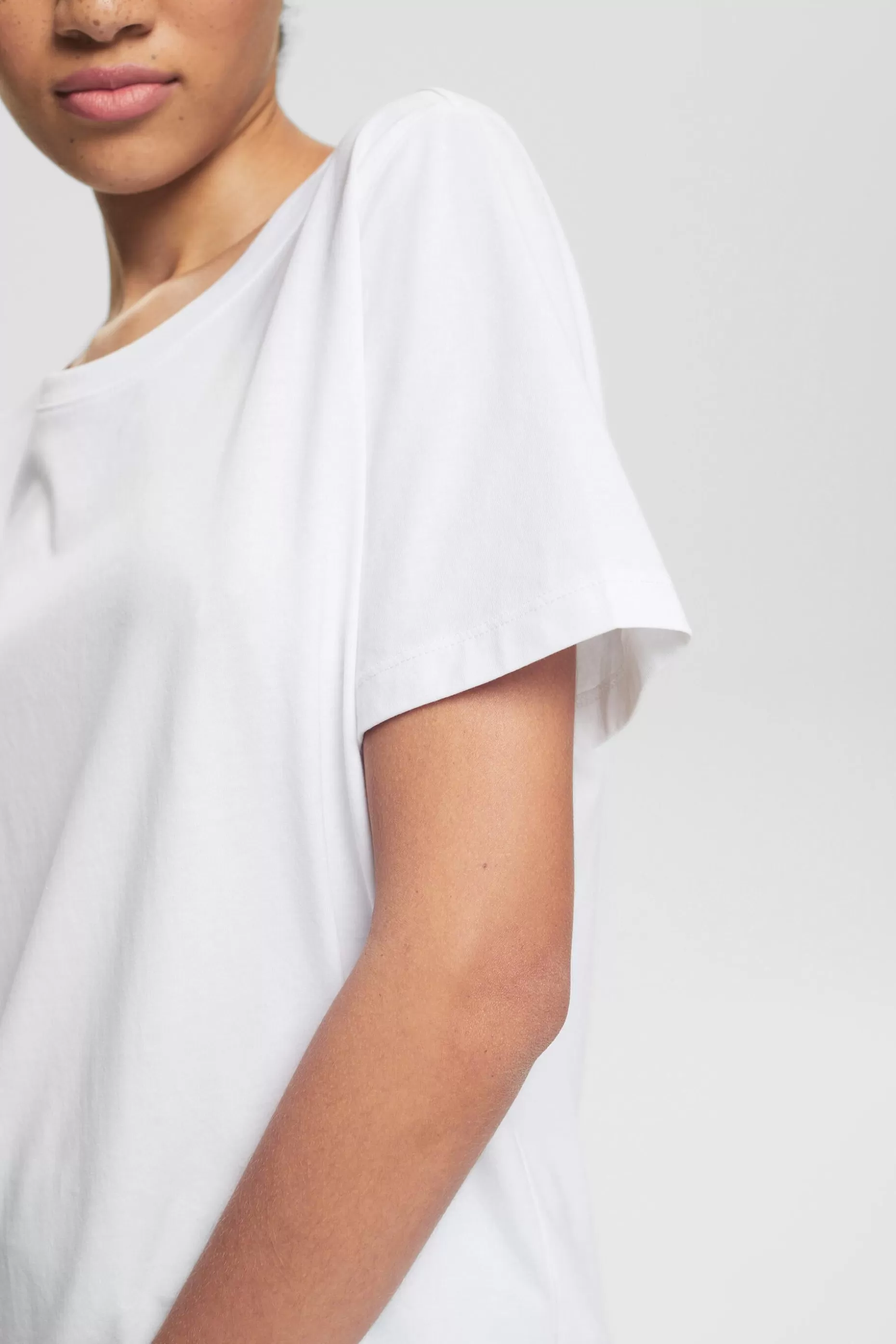 ESPRIT Basic T-shirt in 100% organic cotton at our Online Shop *Women T-Shirts + Tops