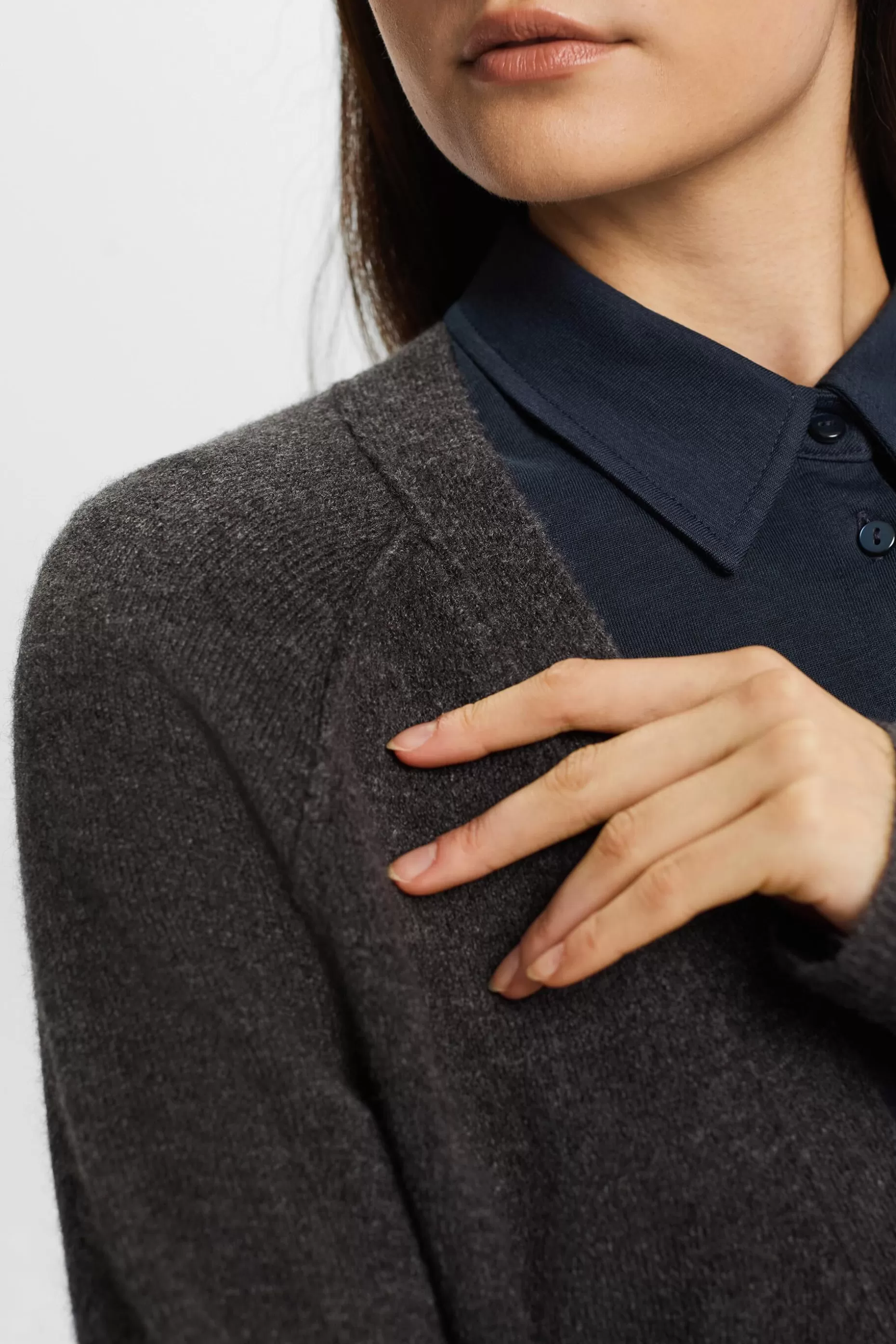 ESPRIT Buttoned V-neck cardigan, wool blend at our Online Shop *Women Sweaters