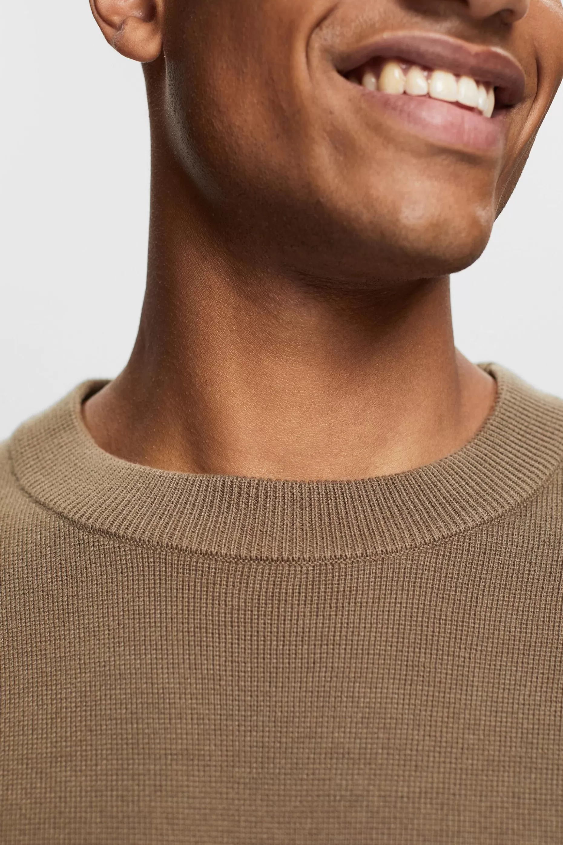ESPRIT Crewneck Sweatshirt at our Online Shop *Men Sweaters