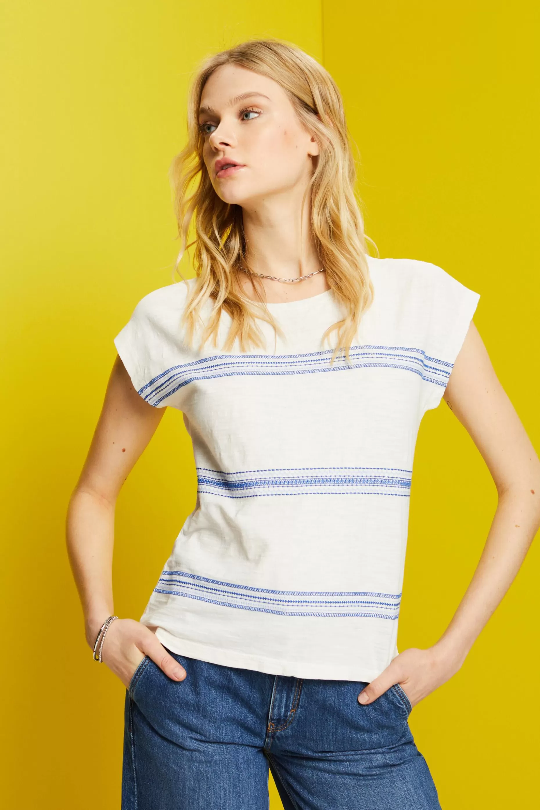 ESPRIT Embroidered t-shirt, 100% cotton at our Online Shop *Women T-Shirts + Tops