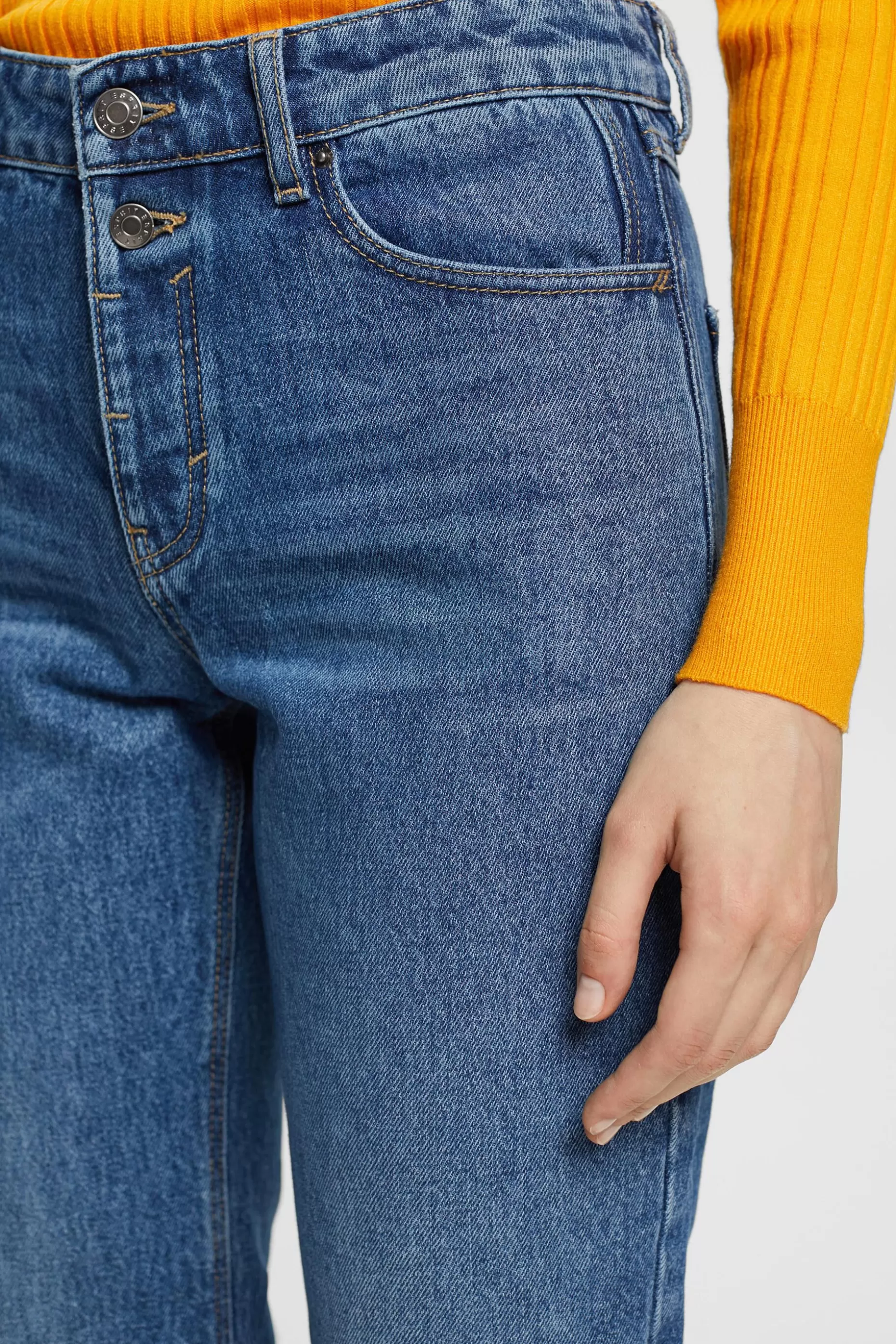 ESPRIT Mid-rise cropped flared stretch jeans at our Online Shop *Women Denim
