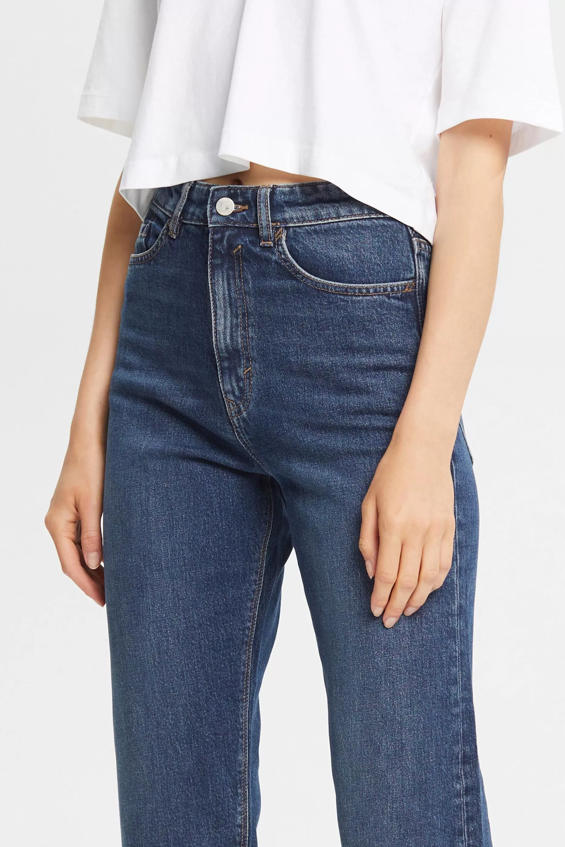 ESPRIT Mid-rise relaxed fit jeans at our Online Shop *Women Denim