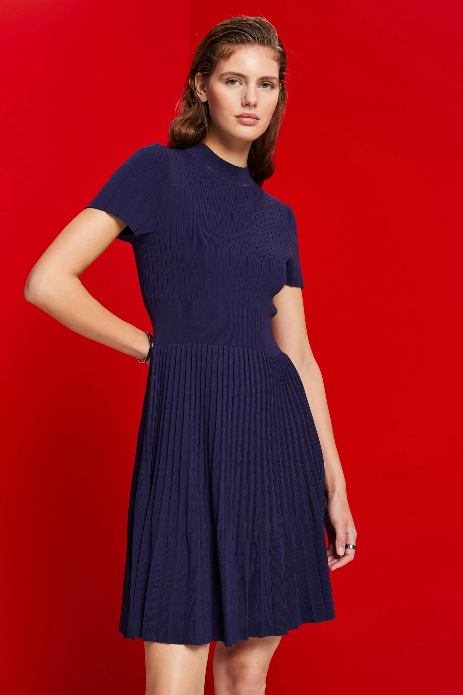 ESPRIT Mockneck pleated midi dress with short-sleeves at our Online Shop *Women Dresses + Jumpsuits
