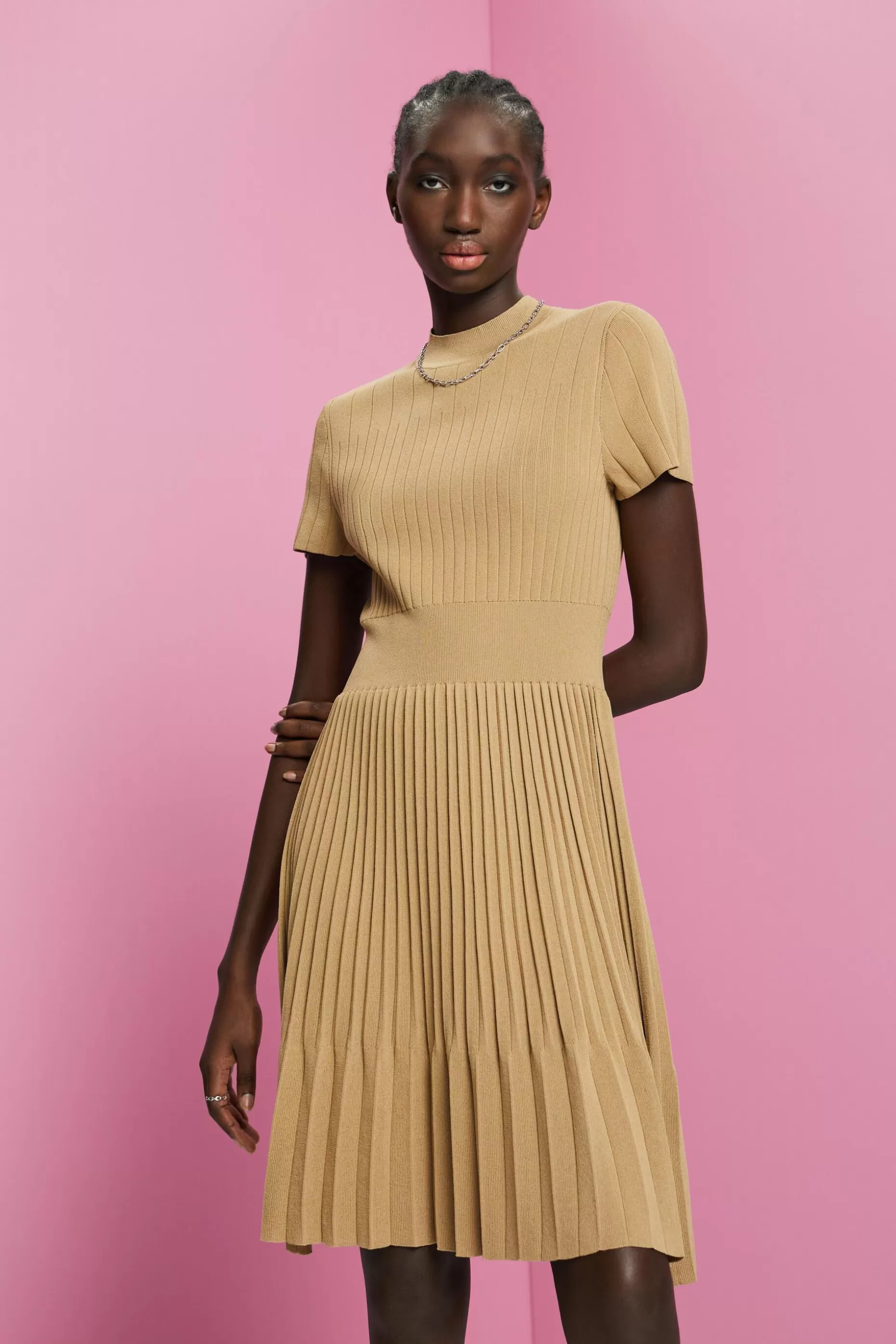 ESPRIT Mockneck pleated midi dress with short-sleeves at our Online Shop *Women Dresses + Jumpsuits