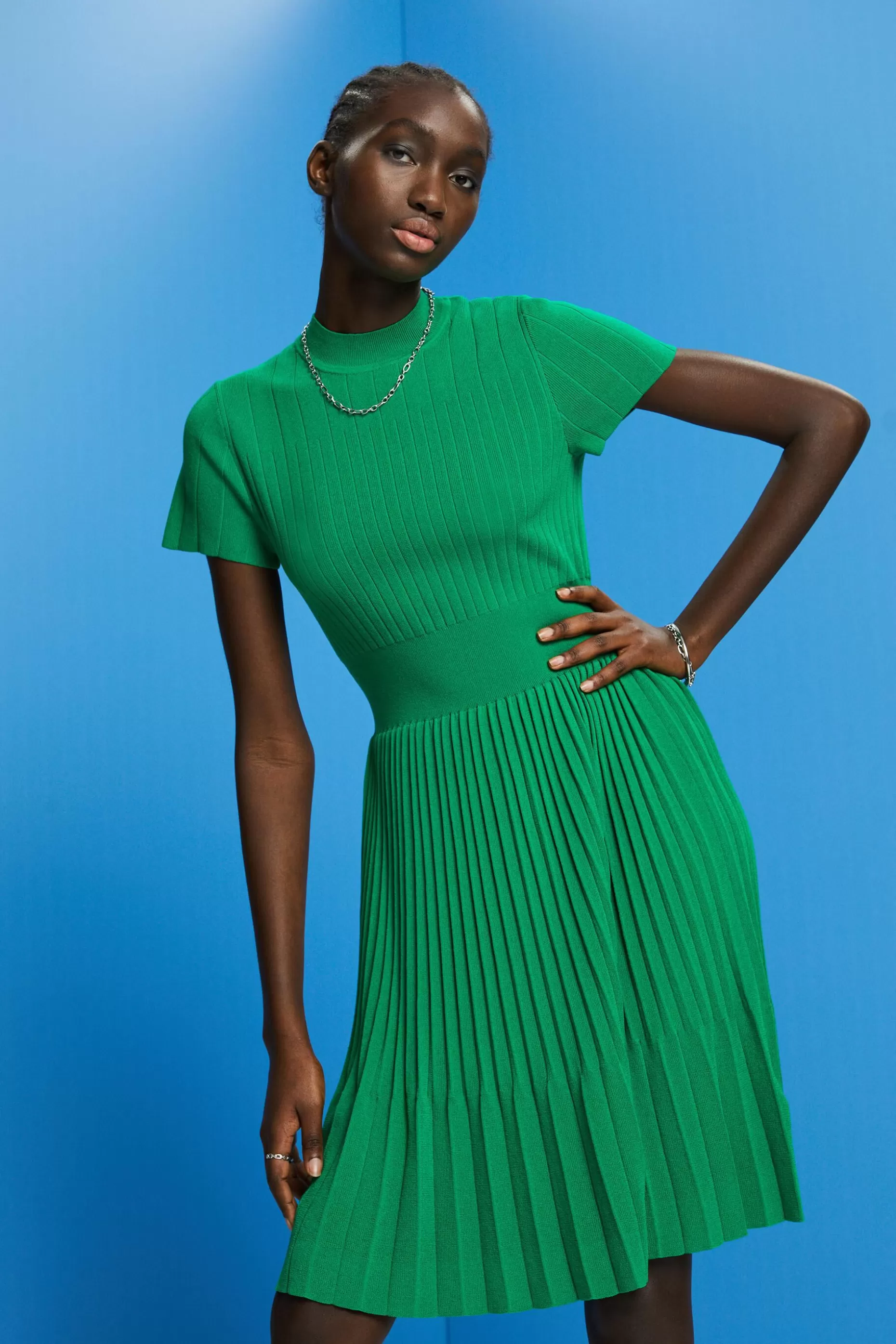 ESPRIT Mockneck pleated midi dress with short-sleeves at our Online Shop *Women Dresses + Jumpsuits