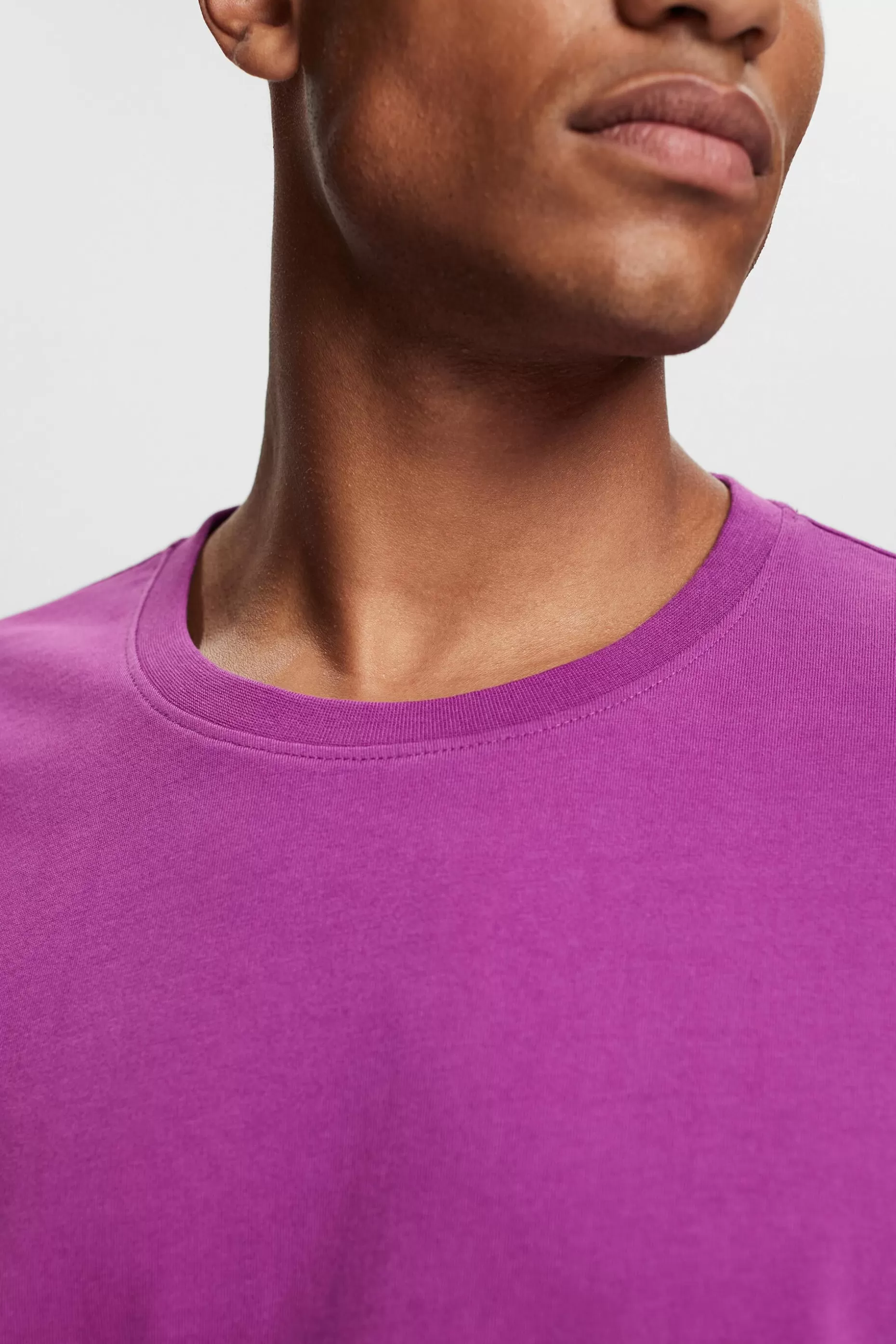 ESPRIT Plain T-shirt at our Online Shop *Men T-Shirts + Polos