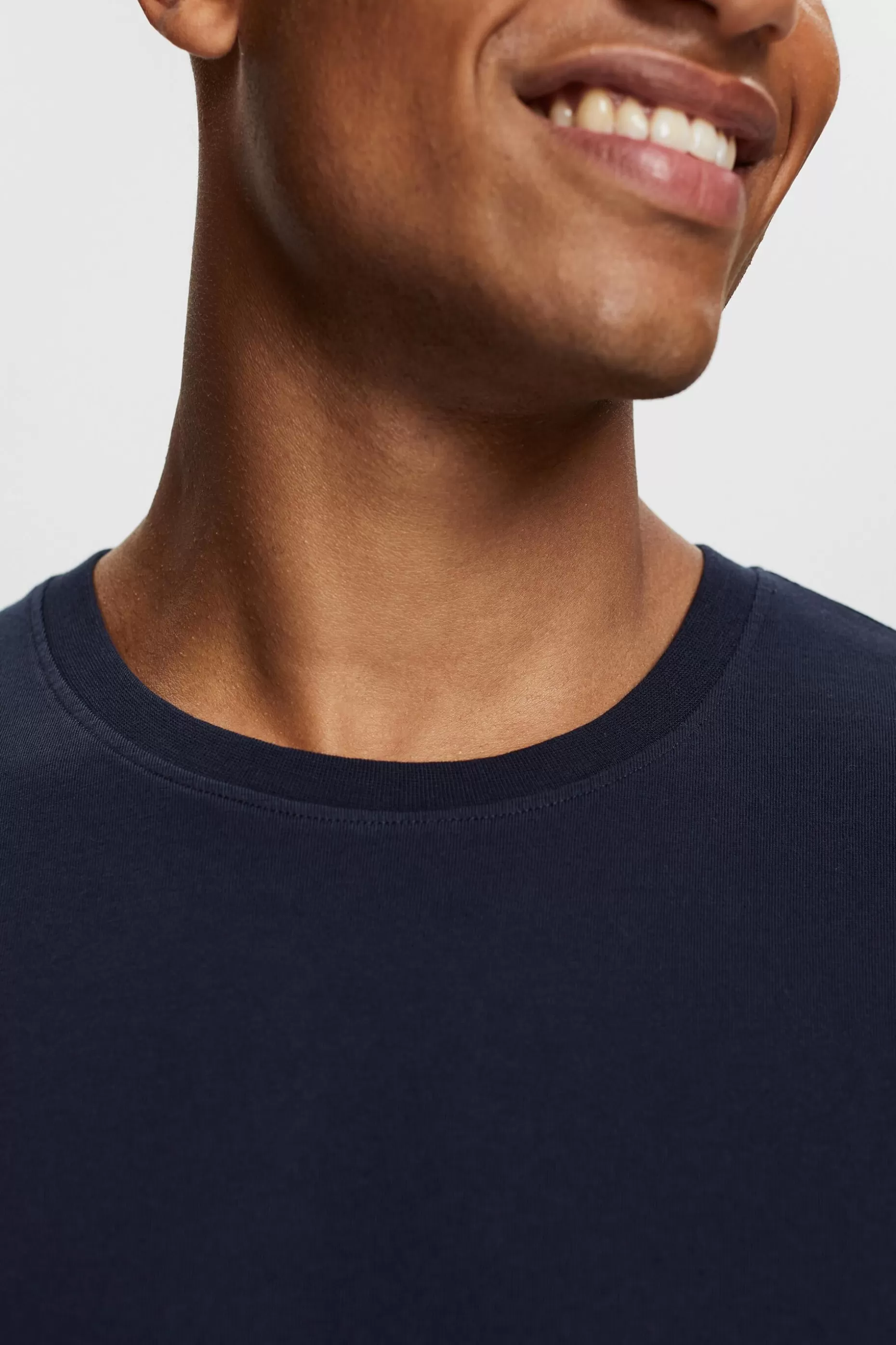 ESPRIT Plain T-shirt at our Online Shop *Men T-Shirts + Polos