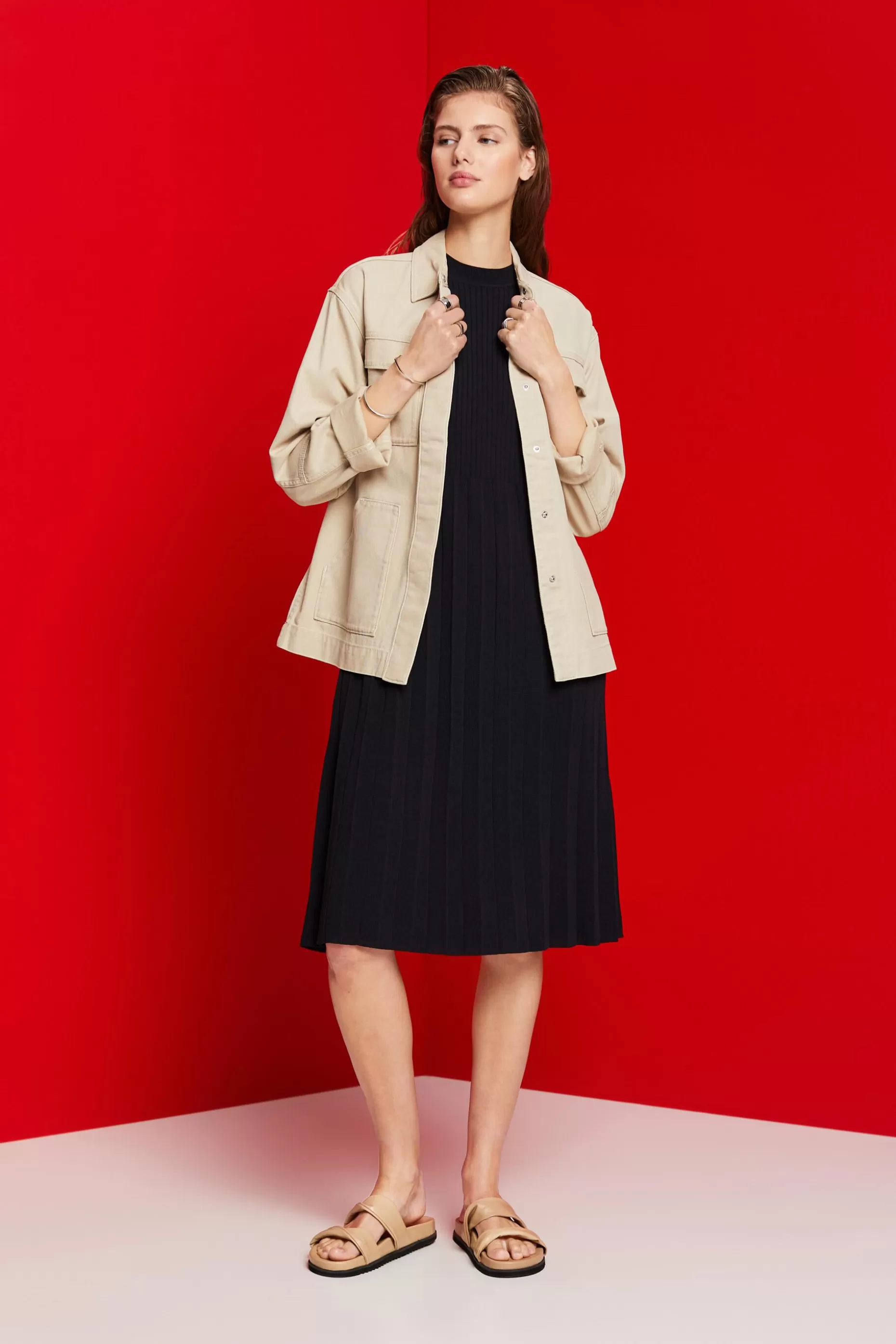 ESPRIT Pleated and sleeveless maxi dress with crewneck at our Online Shop *Women Dresses