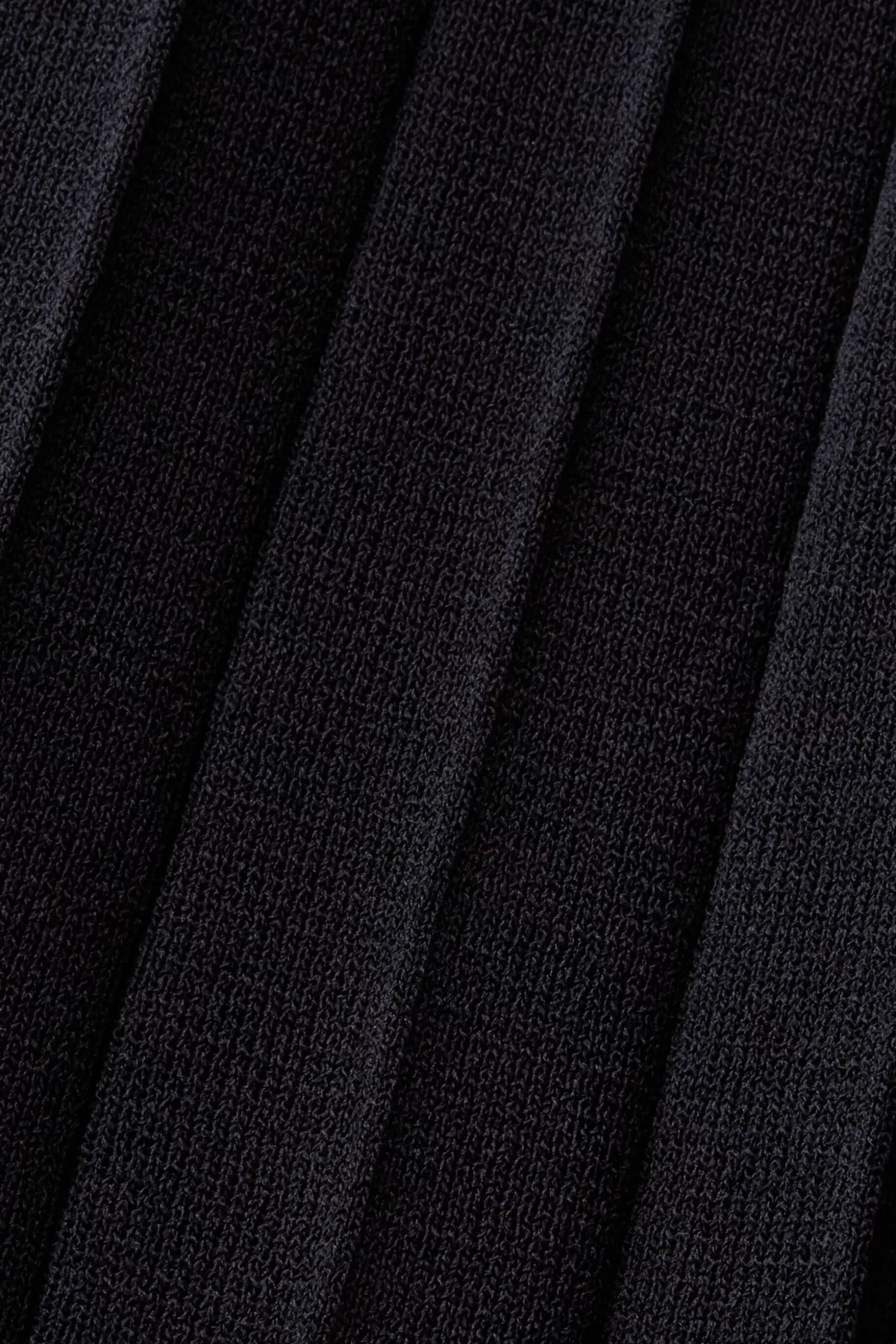 ESPRIT Pleated and sleeveless maxi dress with crewneck at our Online Shop *Women Dresses