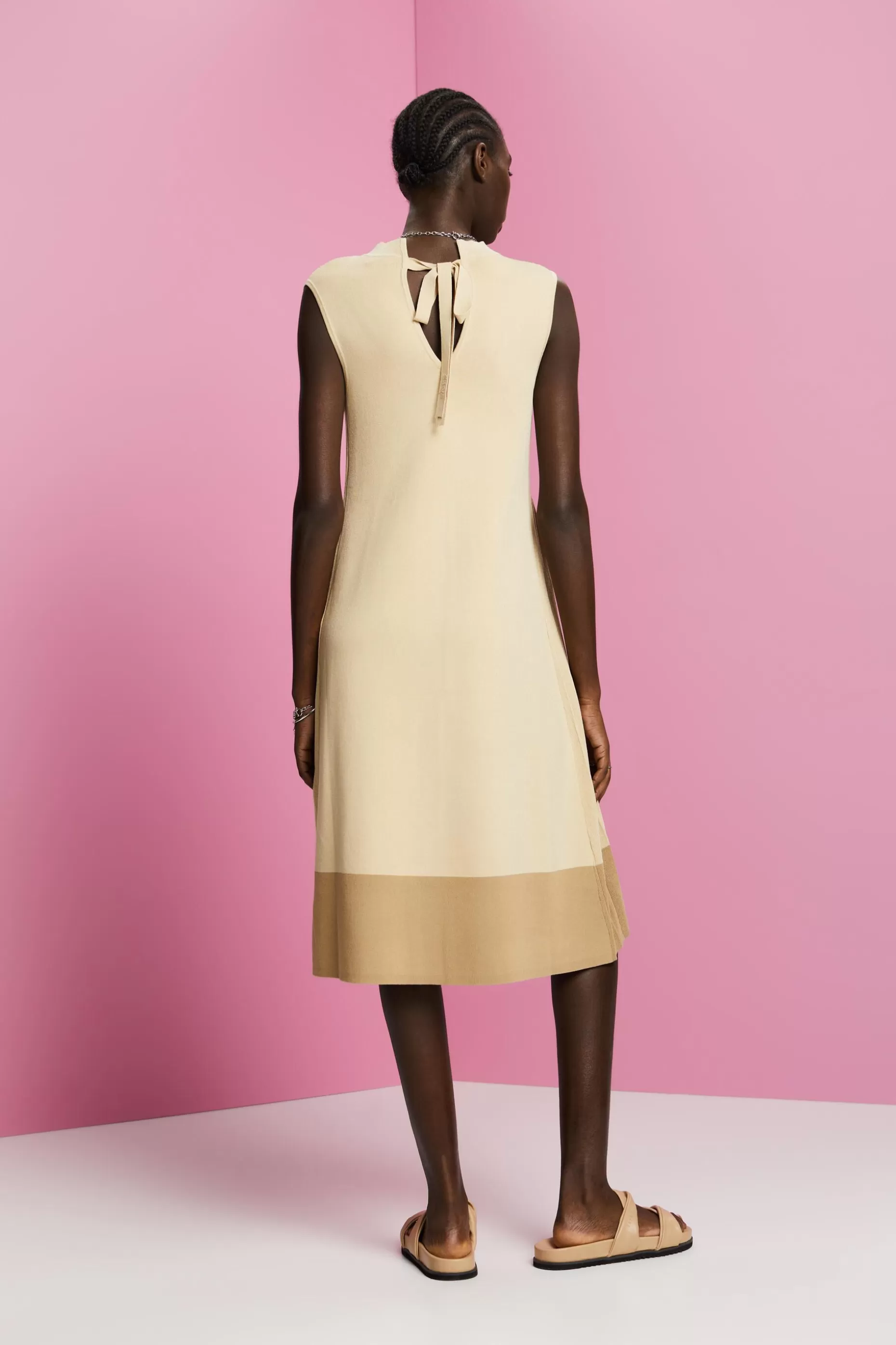 ESPRIT Pleated and sleeveless maxi dress with crewneck at our Online Shop *Women Dresses + Jumpsuits