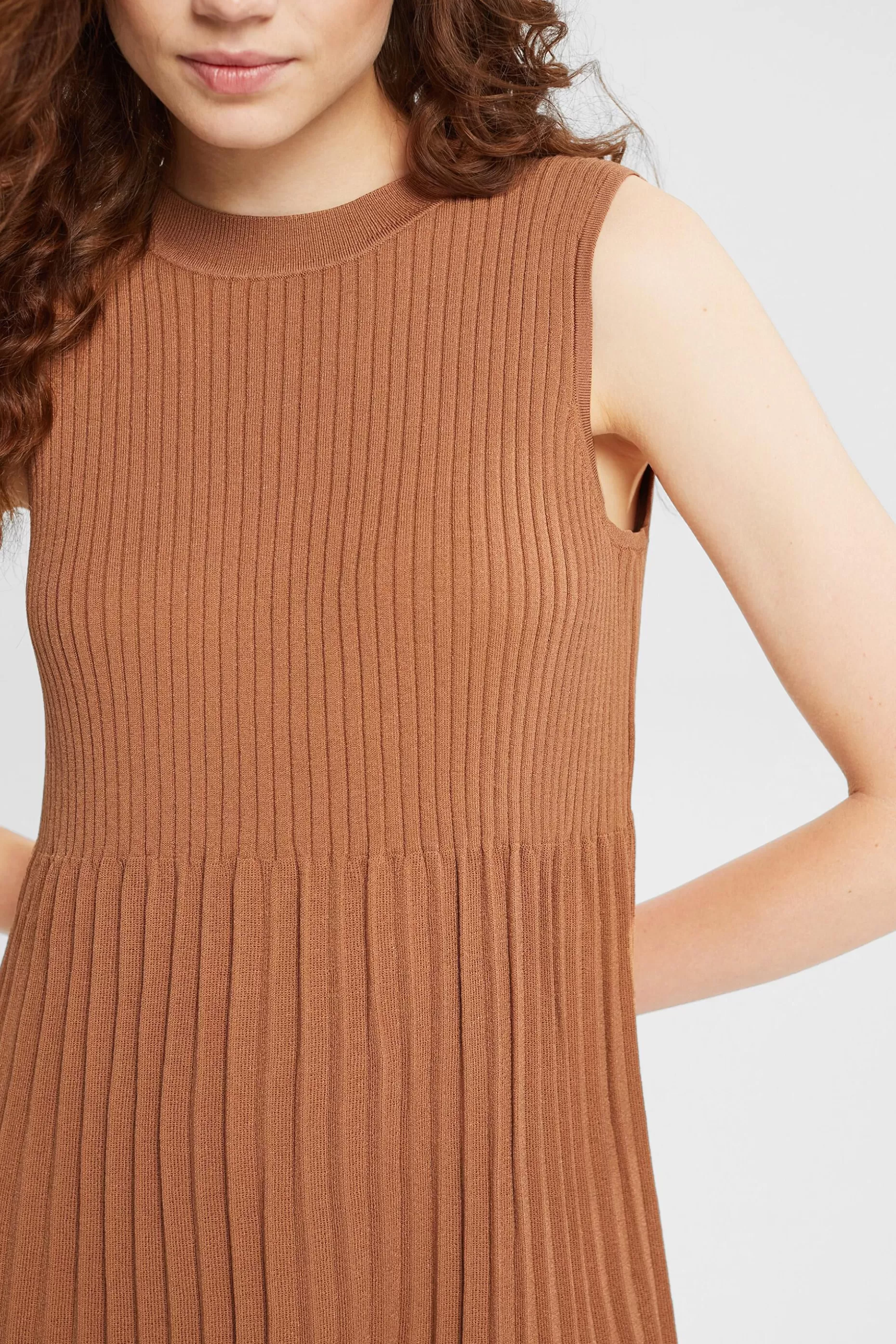 ESPRIT Pleated fit and flare dress at our Online Shop *Women Dresses + Jumpsuits