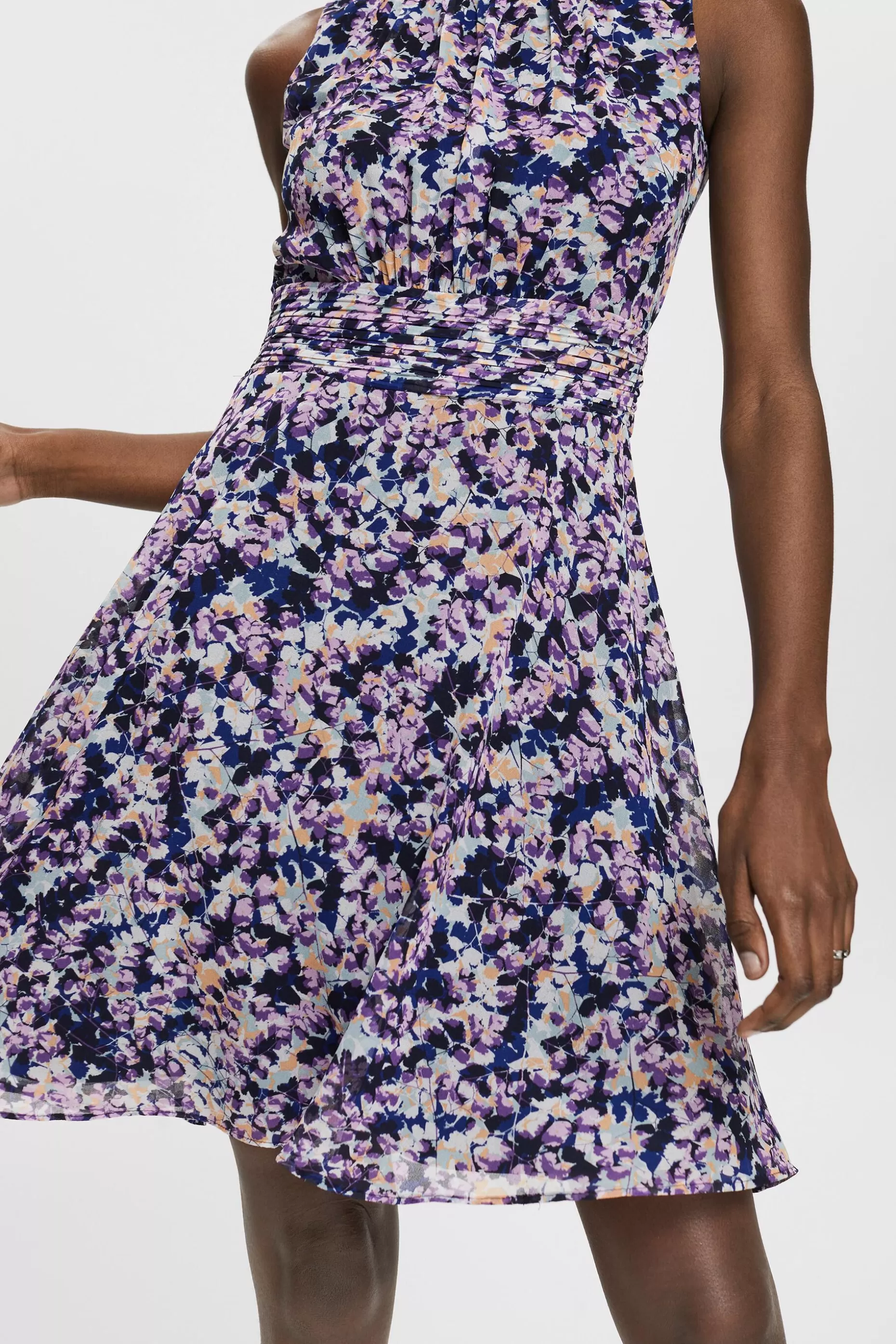 ESPRIT Recycled: Chiffon dress with a gathered waist at our Online Shop *Women Dresses + Jumpsuits