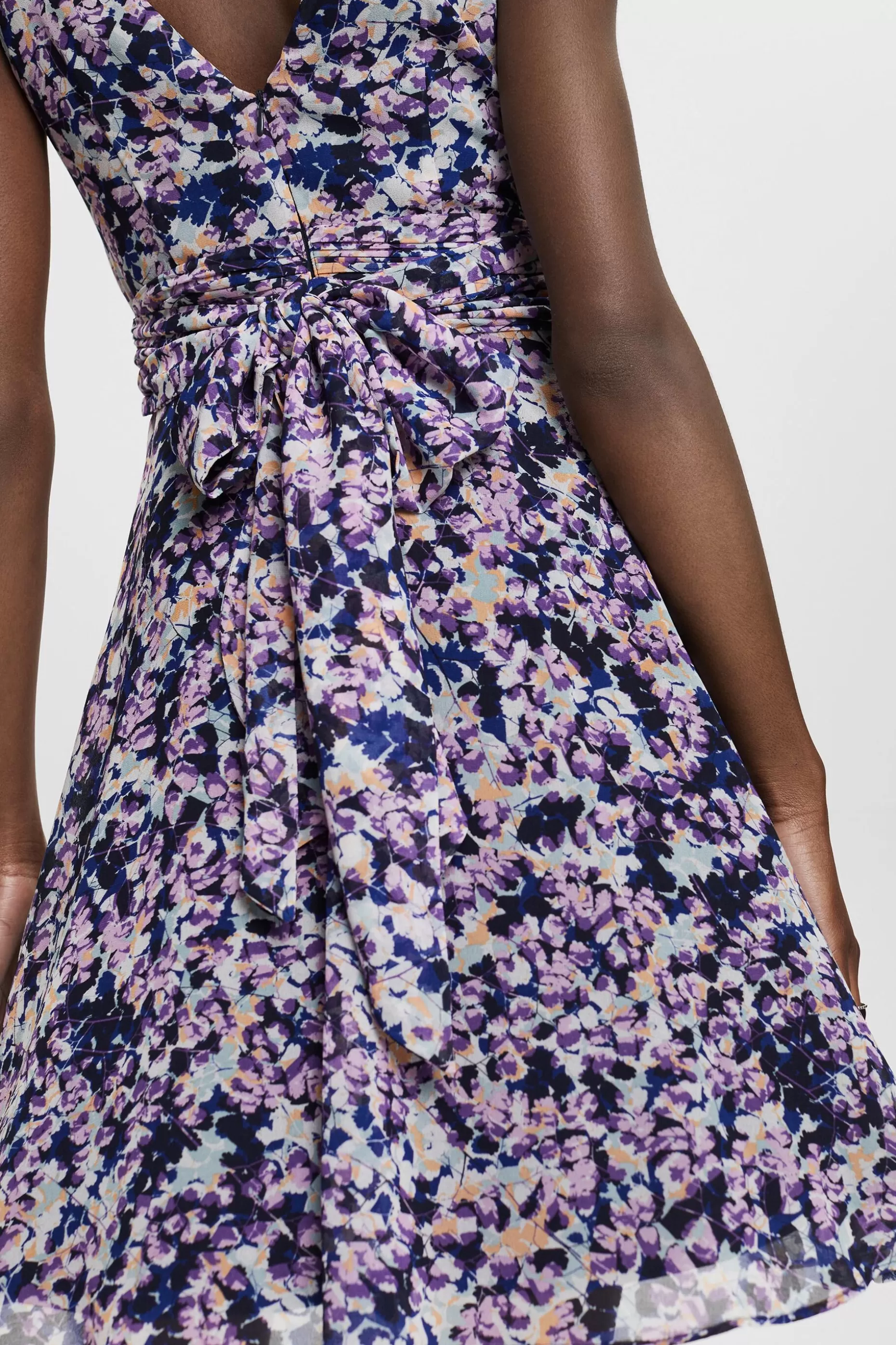 ESPRIT Recycled: Chiffon dress with a gathered waist at our Online Shop *Women Dresses + Jumpsuits