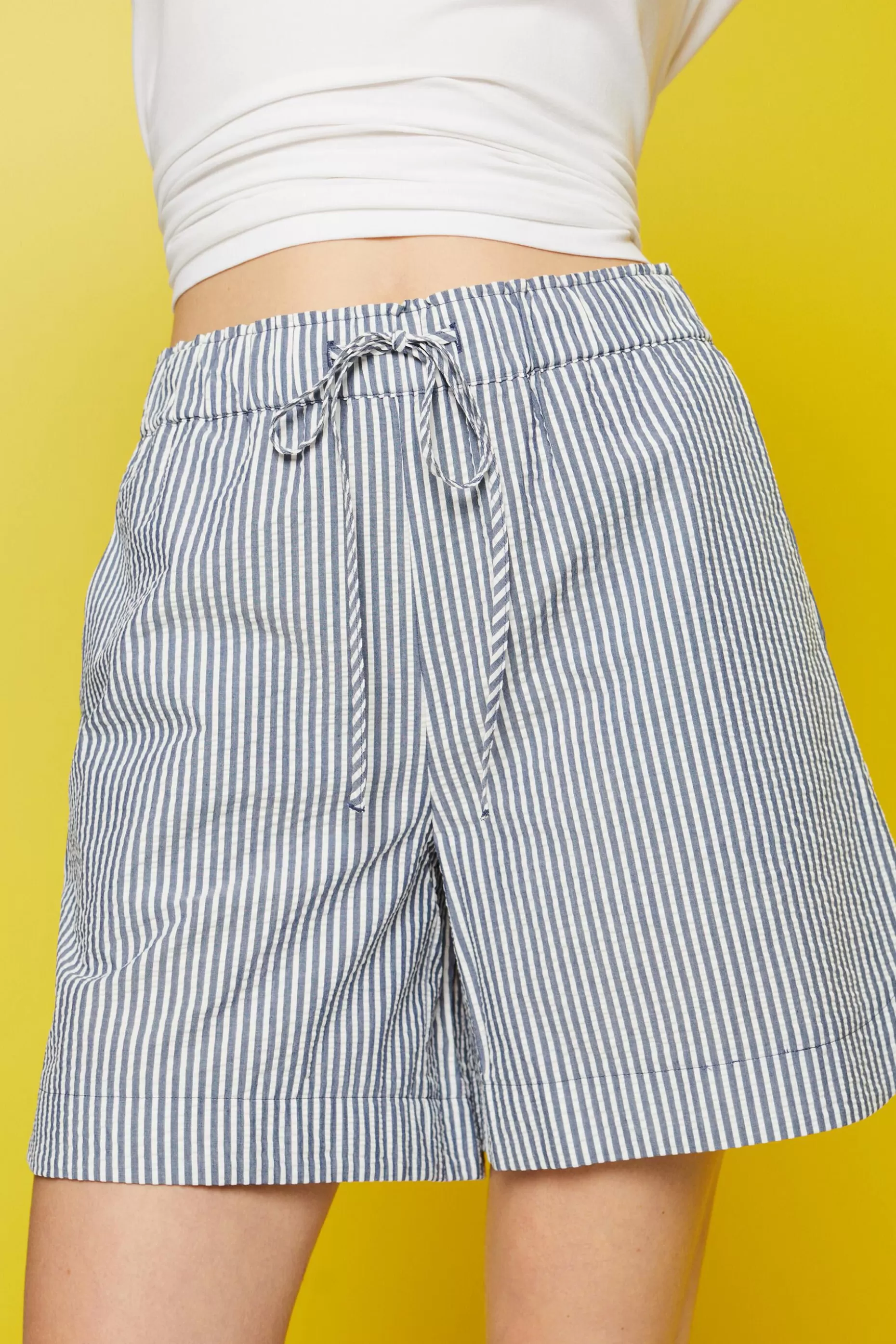 ESPRIT Seersucker shorts with stripes, 100% cotton at our Online Shop *Women Skirts + Shorts