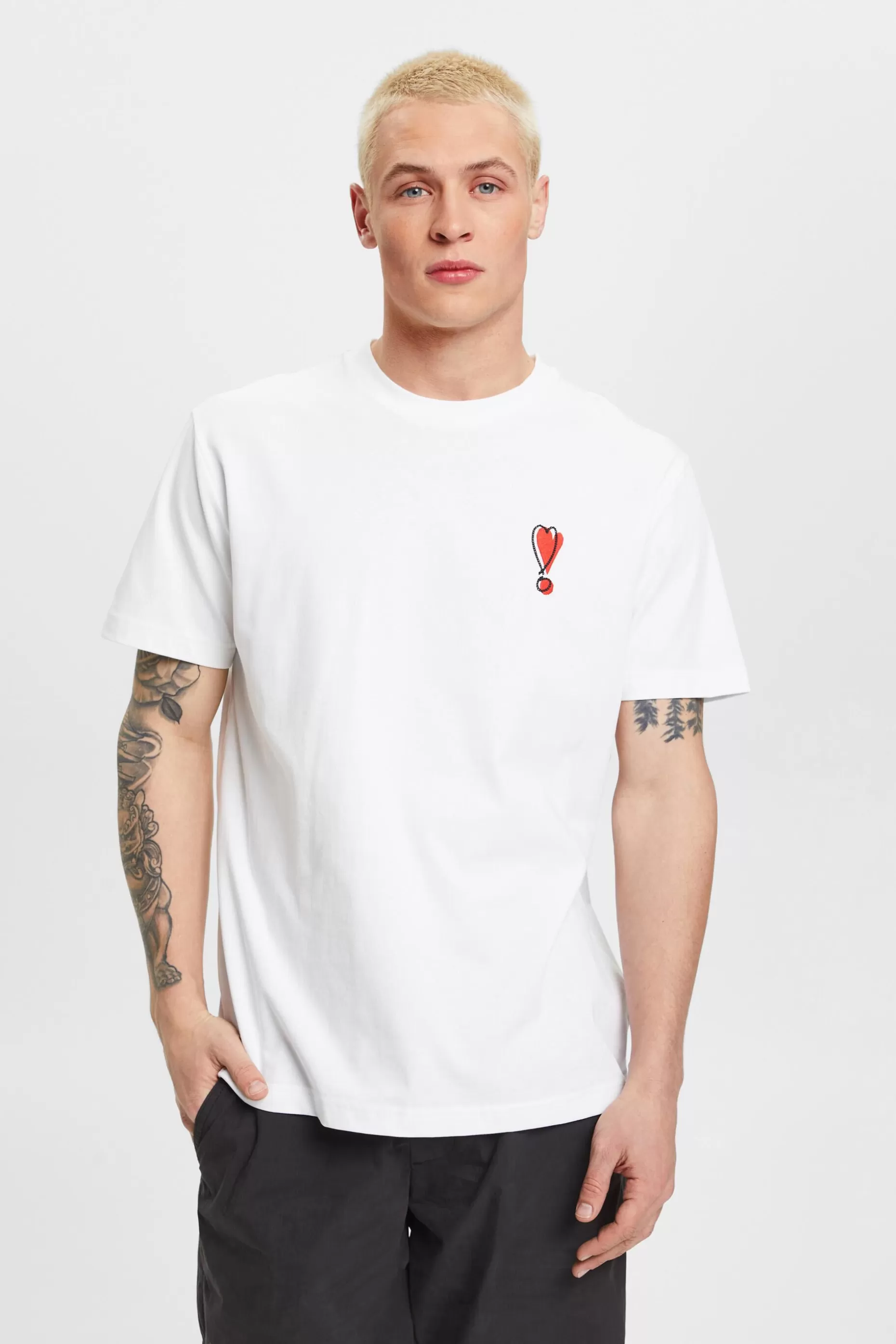 ESPRIT Sustainable cotton T-shirt with heart motif at our Online Shop *Men T-Shirts + Polos