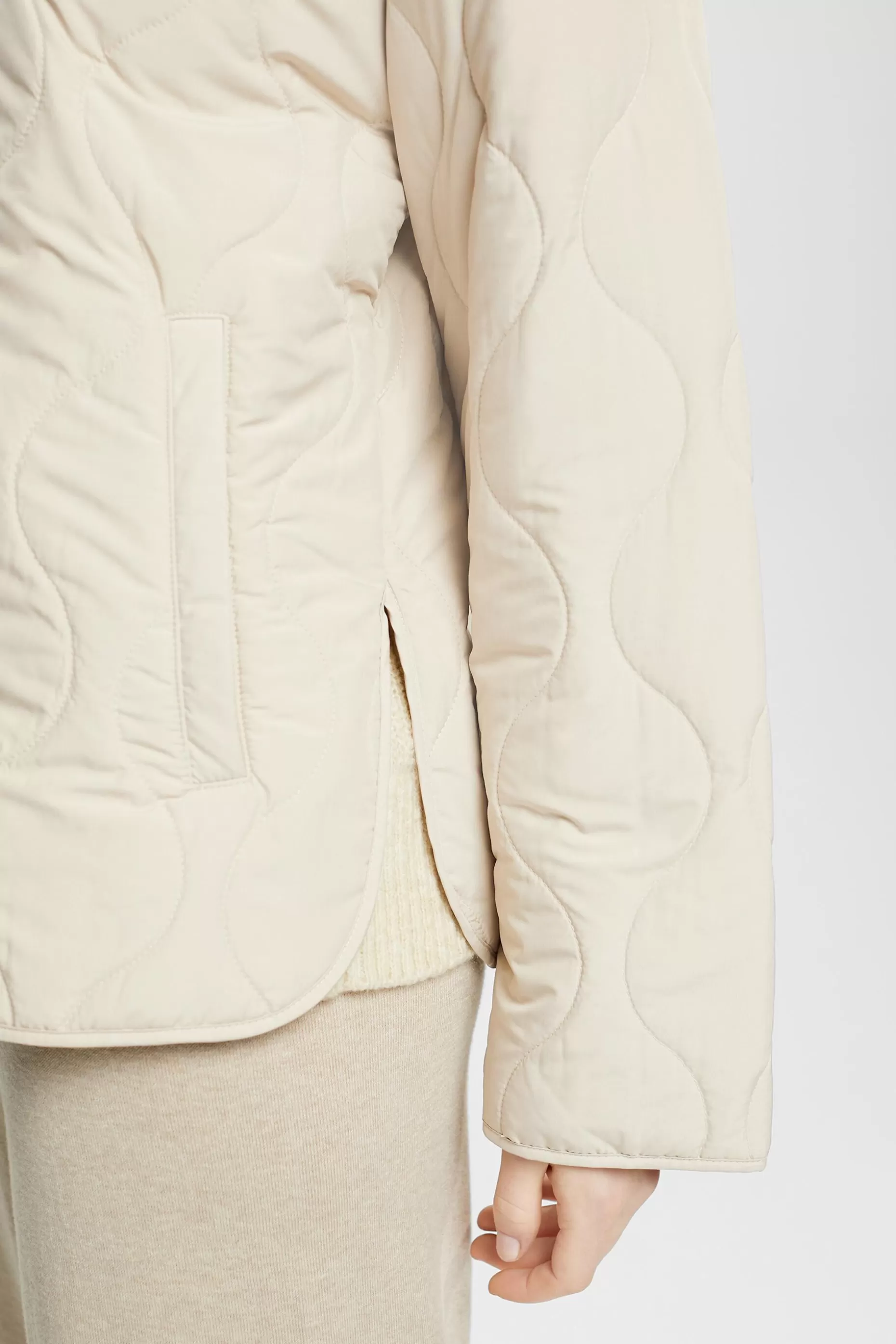 ESPRIT Ultra lightweight quilted bomber jacket at our Online Shop *Women Tops