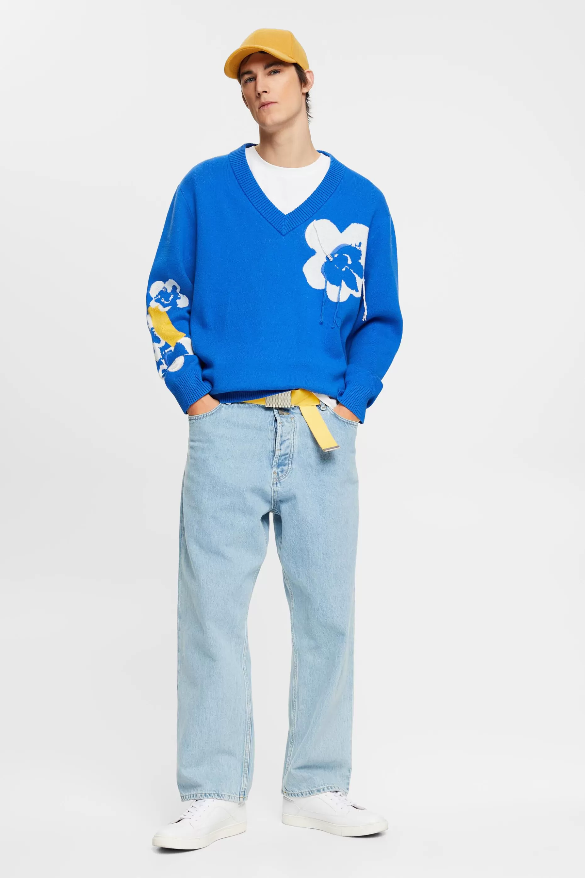 ESPRIT V-neck jumper with floral jacquard pattern at our Online Shop *Men Sweaters
