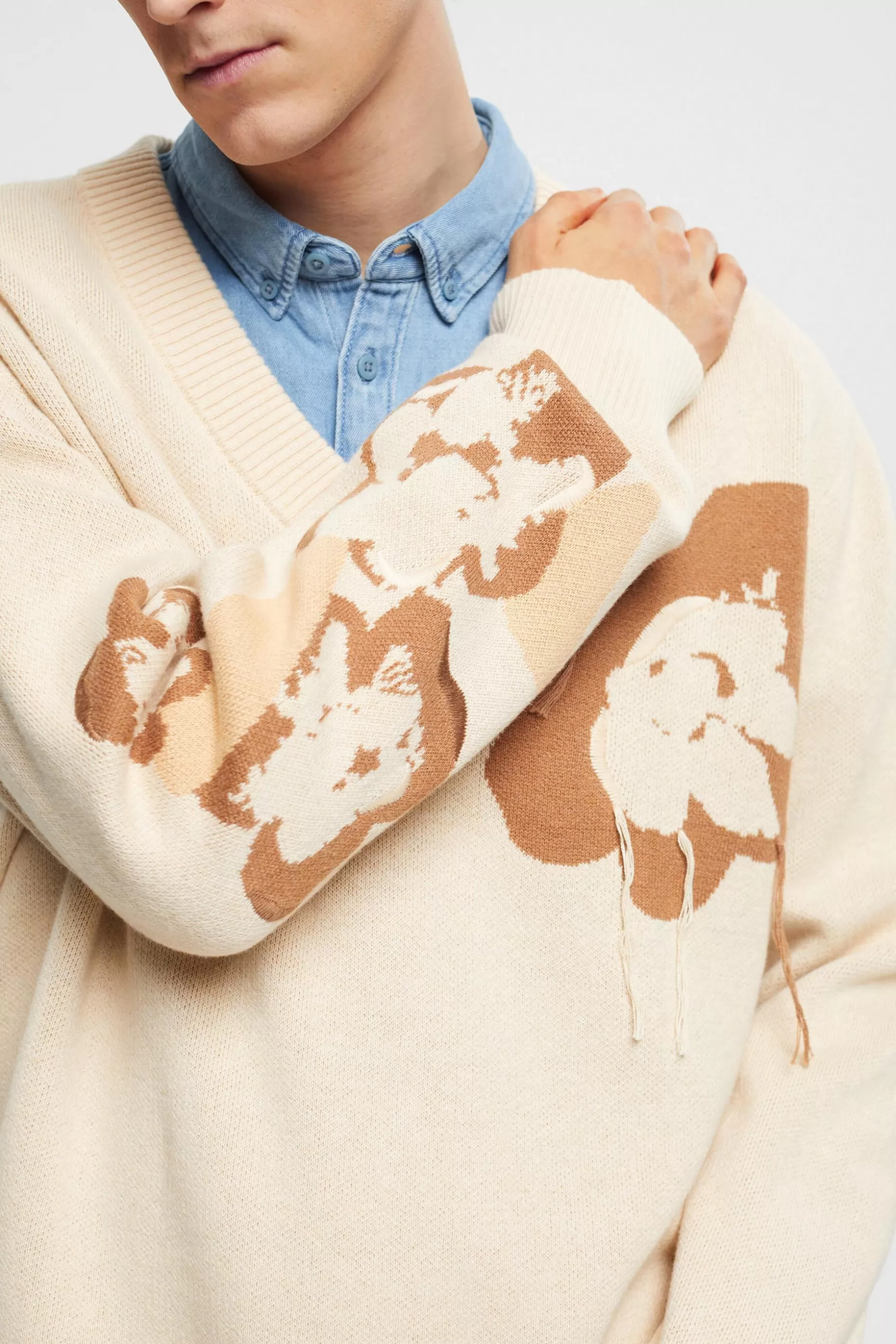 ESPRIT V-neck jumper with floral jacquard pattern at our Online Shop *Men Sweaters